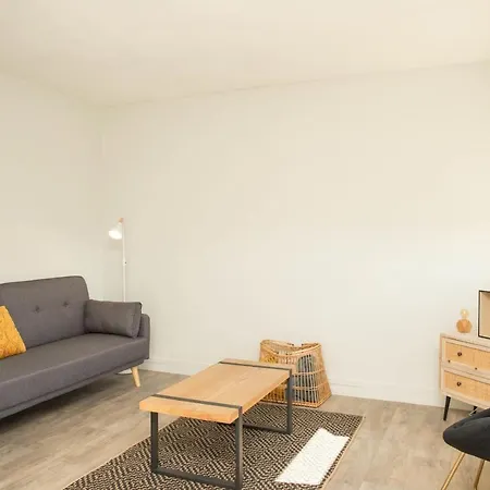 Grand 3 Chambres Dans Le Centre De Apartment